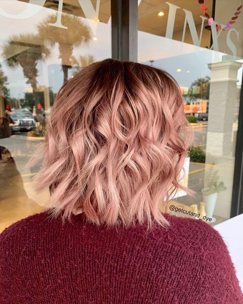 Rose Gold Hair Shadow Root, Rose Gold With Shadow Root, Pink With Shadow Root, 8vro Shades Eq, Pink Hair With Shadow Root, Hairdresser Inspiration, Rose Gold Short Hair, Apricot Hair, Rose Gold Hair Blonde