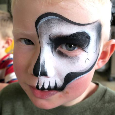 Half Skull Face Paint For Men, Diy Skull Face Paint, Skull Face Paint Tutorial, Halloween Kid Face Paint, Boy Halloween Face Paint, Kids Halloween Face Painting Ideas Easy, Quick Halloween Face Paint, Skeleton Face Paint Kids, Kids Halloween Face Painting