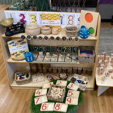 Math Shelf Preschool, Reggio Math Center Preschool, Numeracy Corner Classroom, Maths In The Environment Eyfs, Maths Area Reception, Montessori Early Childhood Classroom, Maths Corner Preschool, Maths Areas Eyfs, Natural Maths Area Eyfs