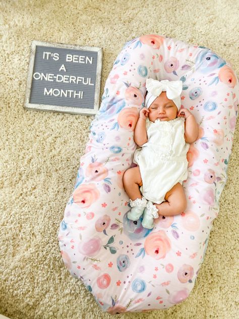 One Month Milestone Picture Ideas, 1 Month Diy Photoshoot, 1 Month Milestone Caption, 1 Month Old Photoshoot Ideas, One Month Old Picture Ideas, One Month Milestones Baby Photos, Monthly Baby Boy Photos, One Month Milestone Pictures, One Month Old Baby Captions