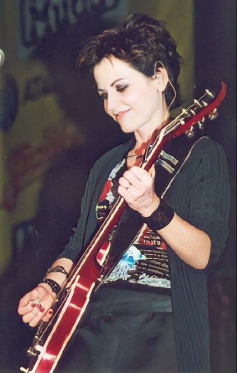 Dolores O'riordan Aesthetic, The Cranberries Aesthetic, Dolores Cranberries, Dolores Oriordan, Cranberries Band, Feminist Literature, The Pixies, Dolores O'riordan, Irish Rock