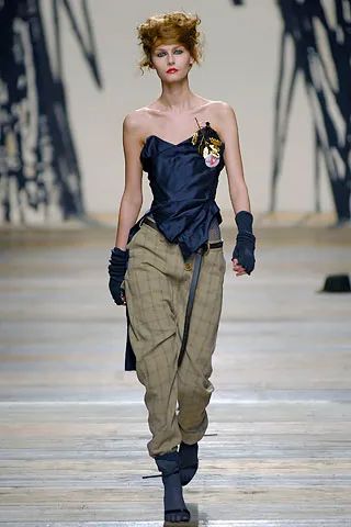 Vivienne Westwood Punk, Vivienne Westwood Fashion, Andreas Kronthaler, Runway Fashion Couture, British Vogue, Mode Inspo, New Classic, Descendants, Punk Fashion