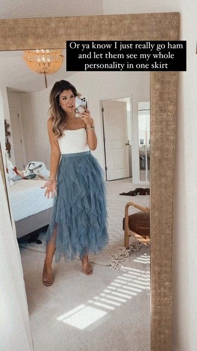 Comfy Birthday Outfit, Long Ruffle Skirt Outfit, Classically Cassidy, Flowy Skirt Outfit, Long Ruffle Skirt, Ruffle Skirt Outfit, Fashion 23, Cute Teacher Outfits, Top Bustier