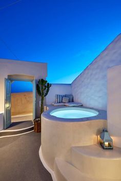 Exterior Entrance Design, Greek Homes, Cycladic Architecture, Outdoor Jacuzzi, Greece House, Exterior Entrance, Santorini House, Outdoor Sitting, Island Lifestyle