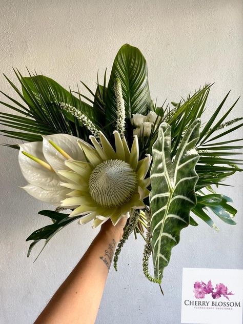 Palm Bridal Bouquet, Jungle Bouquet, White Tropical Flowers, Tropical Wedding Bouquets, Tropical Bouquet, Kauai Wedding, Arctic Ice, Pinterest Makeup, White Wedding Bouquets