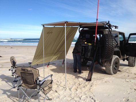 Beach Setup Force Gurkha, Adventure Jeep, New Jeep Wrangler, Truck Bed Camping, Jimny Suzuki, Car Awnings, Car Roof Racks, Jeep Camping, Overland Trailer