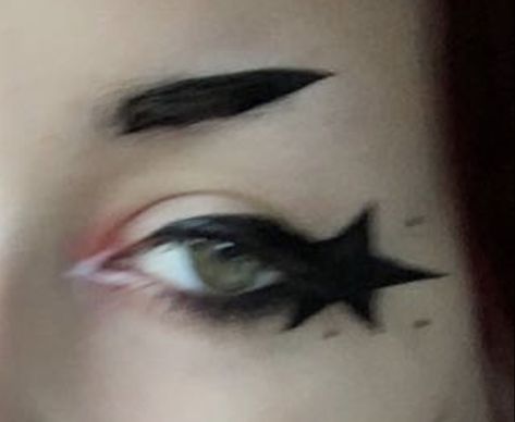 Star Shaped Eyeliner, Drawn On Eyebrows Goth, Goth Star Makeup, Goth Eyebrow Shapes, Hooded Eye Goth Makeup, Star Makeup Look Eyeliner, Trad Goth Eyeliner, Big Eyeliner Goth, Goth Eyeliner Designs