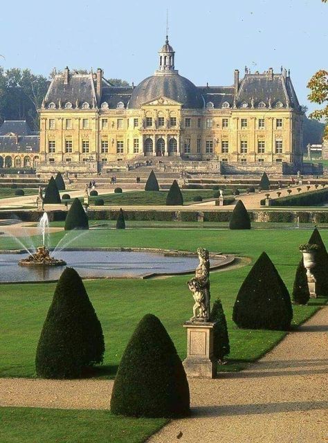 Vaux Le Vicomte, French Castles, Chateau France, Beautiful Castles, Beautiful Buildings, Pretty Places, France Travel, Places Around The World, Versailles