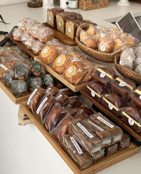 Bakery Cookies Display, Cookie Display Ideas, Bake Sale Displays, Bake Sale Packaging, Cake Stall, Pastry Display, Home Bakery Business, Bakery Shop Design, Baking Packaging