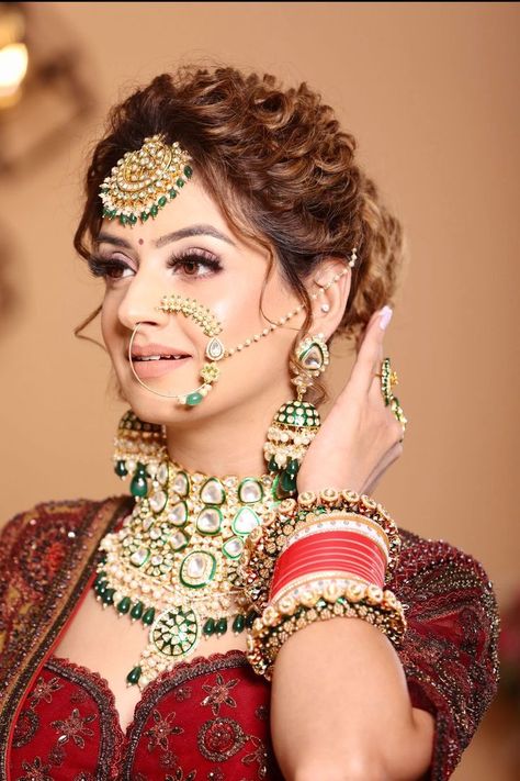 All the efforts we take to choose the bridal attire, jewellery, and accessories finally stand to be worthy when the bridal make-up is just perfect. Get that flawless look with our experienced and talented make-up artist. Call us at +918010667788 for bookings and enquiries. @maneetsandhumakeup_artist #bridalmua #indianbridalmakeup #professionalbridalmua #expertmua #traditionalbridallook #royalbridallook #nudemakeup #eyemakeup #bridalmakeupartist #shaadidukaan Bengali Hairstyle, Easy Bun Hairstyles For Long Hair, Bridal Hairstyle Indian Wedding, Photography Decoration, Hair Style On Saree, Indian Bride Makeup, Bridal Jewellery Inspiration, Designer Bridal Lehenga Choli, Bride Photos Poses