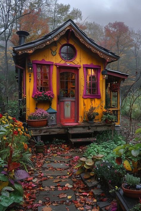 Witchy Homes, Weird Houses, Tiny House Designs, Fairytale Houses, Awesome Houses, Fairytale House, Cozy Cottages, Cute Little Houses, Witch Cottage