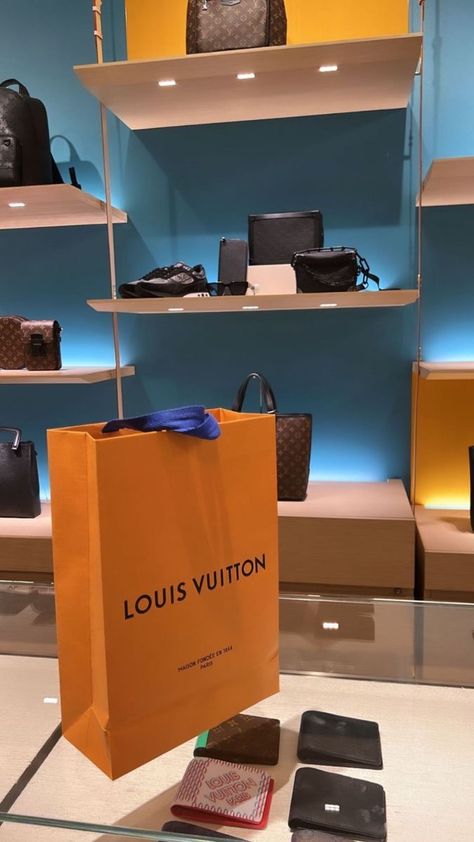 Rome Outfits, Lv Store, Luxury Birthday Gifts, Coffee Shop Photography, Fashion Dream Job, Dream Shower, Louis Vuitton Store, Fancy Flowers, Luxury Lifestyle Fashion