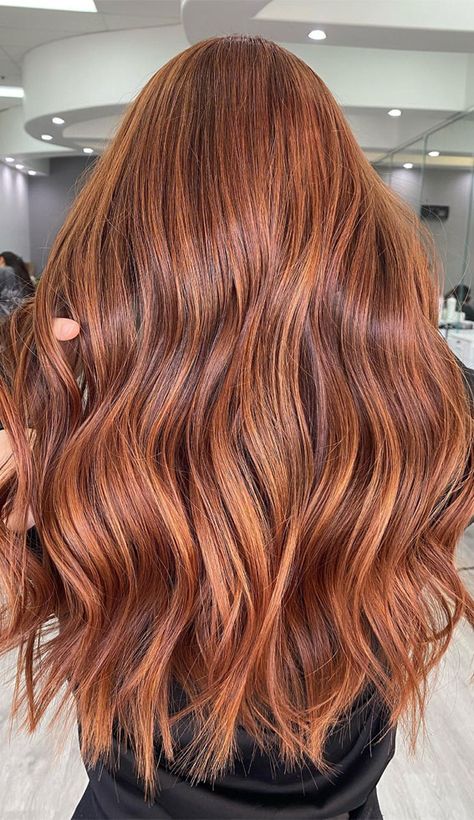 Auburn Spice Hair Color, Ginger Highlights Brown Hair, Winter Auburn Hair Color, Ginger Hair With Brown Lowlights, Red Hair With Highlights Blonde, 2023 Winter Hair Color, Hair Color Ideas For Brunettes Winter, Blonde Winter Hair Color, Dark Hair Winter