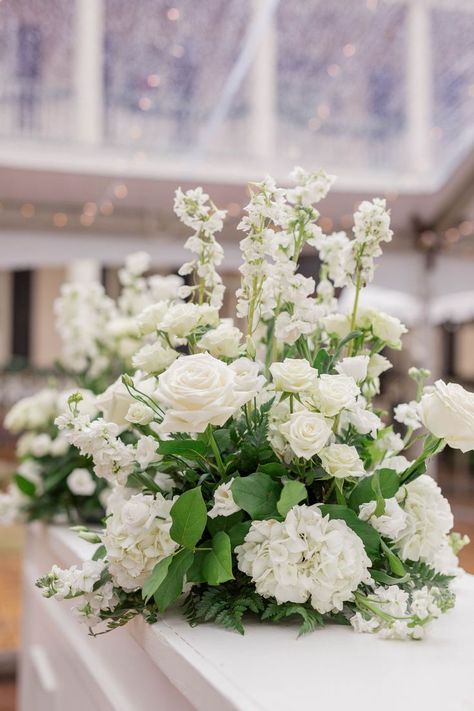 Small Wedding Centerpieces, Rose Centerpieces Wedding, Monochromatic Wedding, Church Wedding Flowers, White Flower Arrangements, Low Centerpieces, Rose Centerpieces, Wedding Floral Centerpieces, Flower Centerpieces Wedding