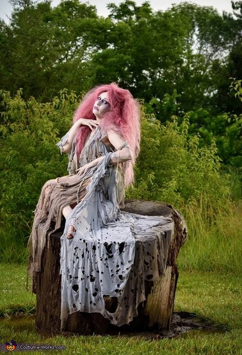 Banshee of the Moors Costume Banshee Costume, Monster Photo, Witches Ball, Modelling Ideas, Costume Guide, The Moors, Plus Size Halloween Costume, Witchy Halloween, Costume Works