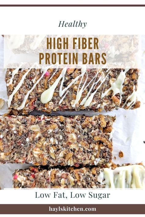 Soft and Chewy High Fiber Protein Bars packed with flavor and nutrition. Healthy homemade protein fiber bars use oats, chia seeds, flax seeds and a high-fiber cereal! High Fiber Bars Recipe, Fiber Bars Recipe, Low Calorie Desserts Easy, Sugar Free Protein Bars, Protein Breakfast Bars, High Protein Snack Recipes, High Fiber Low Carb, High Fiber Snacks, Fiber Snacks