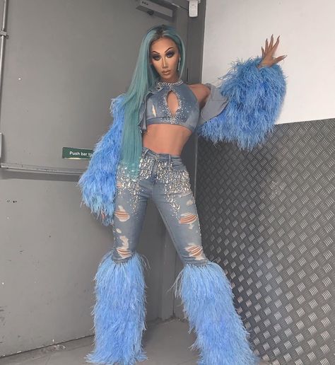 Plastique Tiara on Instagram: “Just a girl in the hot heat of the summer solstice 💦 _____________________________________________ Outfit by @vee.monique & @redaggio 🙈💕” Drag Accessories Diy, Drag Party, Plastique Tiara, Drag Outfits, Drag Fashion, Drag Inspiration, Drag Queen Costumes, Queen Outfits, Drag Queen Outfits