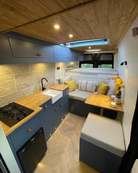 Shower Bed, Diy Van Conversions, Camper Interior Design, Van Dwelling, Tiny House Luxury, Campervan Ideas, Van Conversion Interior, Campervan Life, Build A Camper Van