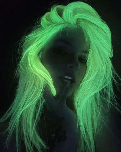 Glow In The Dark Hair Color, Neon Hair Dye, Glow In The Dark Hair Dye, Emo Hair Dye, Neon Hair Color Ideas, Neon Hairstyles, Aesthetic Hair Dye, Hair Claim, Glow In The Dark Hair