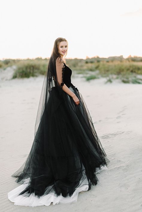 Wedding Dress Black Lace, Hunter Clothes, Wedding Veil Black, Wedding Dress Square Neck, Black Cathedral, Tulle Skirt Wedding Dress, Black Weddings, Witch Hunter, Wedding Dress Black