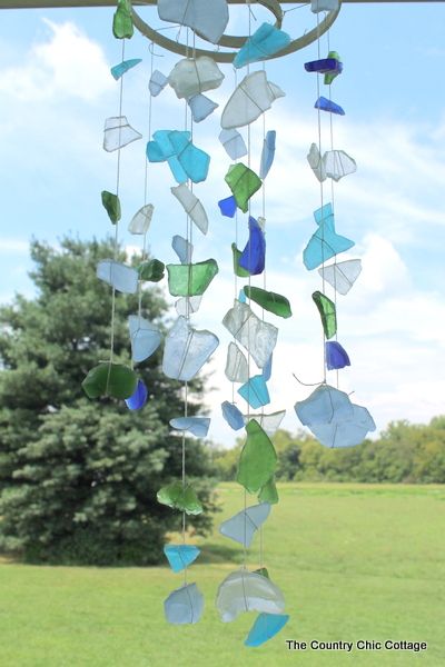 String your sea glass collection together for some great wind chimes.  A wonderful addition to your outdoor decor. Sea Glass Wind Chimes, Seaglass Beach, Sea Glass Diy, Carillons Diy, Deco Marine, Wind Chimes Craft, Beach Glass Crafts, Glass Wind Chimes, Country Chic Cottage