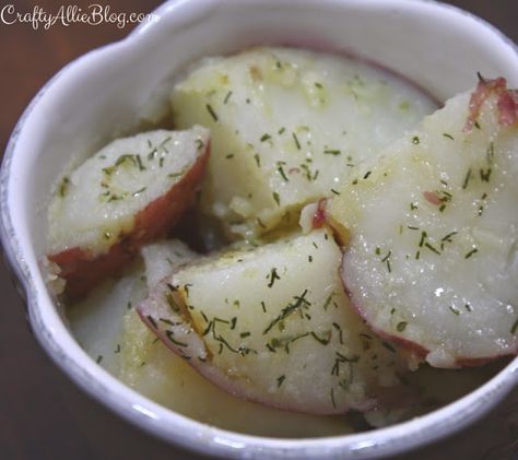 Crafty Allie: Copy Cat Boston Market Garlic and Dill New Potatoe... Boiled Red Potatoes, Dill Potatoes, Veggie Side Dish Recipes, Boston Market, Cooking Pork Chops, New Potatoes, How To Cook Asparagus, Best Comfort Food, Veggie Side Dishes