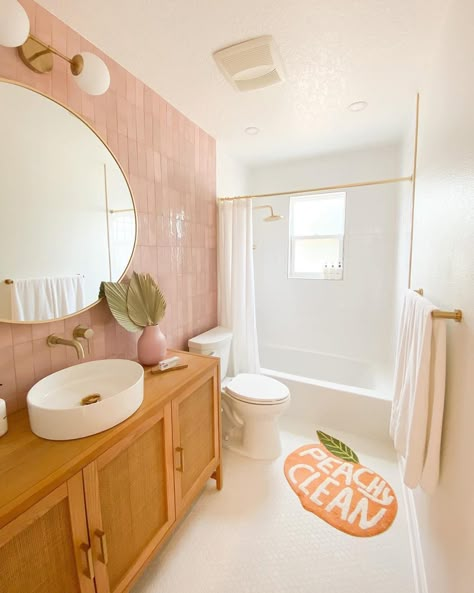 Girly Bathroom Decor, Pink Tile, Boho Bathroom Ideas, Girly Bathroom, Beautiful Bathroom Designs, Goals Life, Pink Tiles, Bathroom Design Inspiration, Bathroom Design Decor