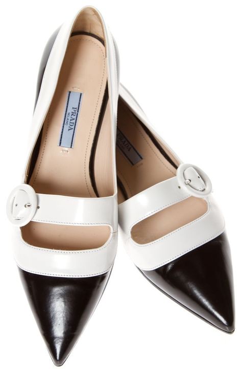 Prada Flats, Chic Chic, Cute Flats, Gorgeous Shoes, Fabulous Shoes, Prada Handbags, Shoe Closet, Pretty Shoes, Shoe Obsession