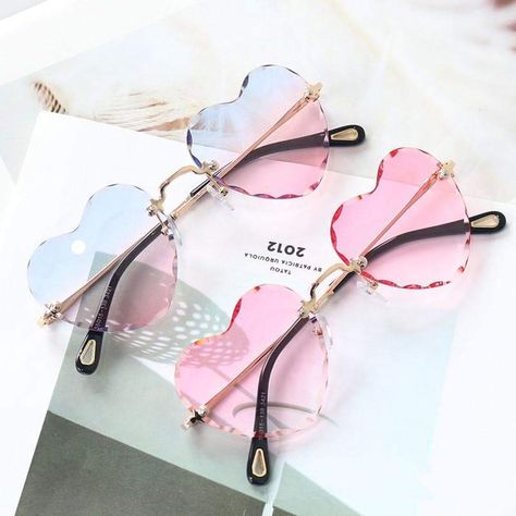 Gradient Heart, Colors Gradient, Funky Glasses, Kawaii Things, Trendy Glasses, Cute Sunglasses, Shaped Sunglasses, Cute Glasses, نظارات شمسية