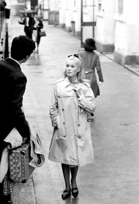 Patterson Maker Catherine Deneuve Trench Coat, Catherine Deneuve Style, Umbrellas Of Cherbourg, Nice Aesthetic, Feminine Tomboy, Bridget Bardot, Poppy Delevingne, French Cinema, Marlene Dietrich