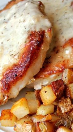 Pork Chops With Gravy, Skillet Pork Chops, Pork Chops And Gravy, Meat And Potatoes, Pork Chop Recipes Baked, Pork Dinner, Boneless Pork Chops, Chops Recipe, Boneless Pork