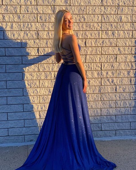 GLITTERATI STYLE (@glitteratistyle) posted on Instagram • Oct 20, 2020 at 10:20pm UTC Prom Gown For Teens, Prom Dress Glitter, Chic Prom Dresses, Split Prom Dresses, Dress Glitter, Evening Maxi Dress, Affordable Prom Dresses, Prom Dresses For Teens, Backless Prom Dresses