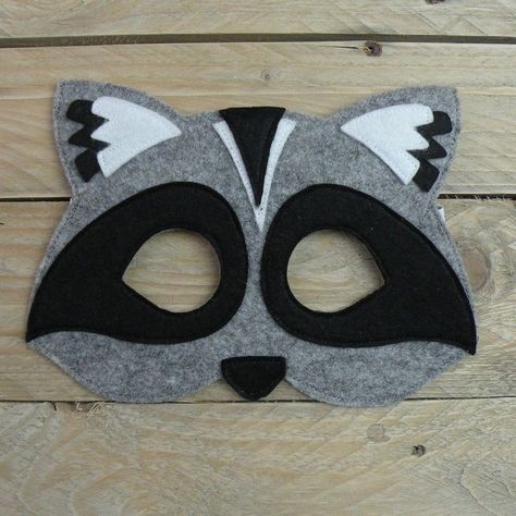 Raccoon Craft, Raccoon Costume, Animal Masks For Kids, Preschool Crafts Fall, Mascaras Halloween, Felt Mask, Superhero Masks, Diy Costumes Kids, Toddler Halloween Costumes