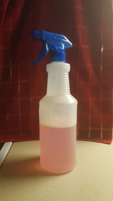 Bee Spray Diy, Bee Killer, Bee Spray, Bee Repellent, Getting Rid Of Bees, Wasp Killer, Red Wasps, Wasp Spray, Chicken Wire Diy