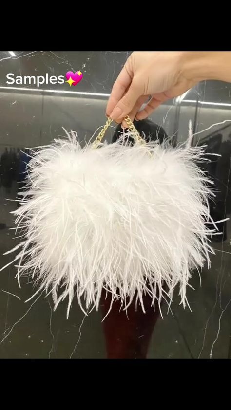 Feather Purse, Arrow Feather, Wedding Bags, Milano Fashion, Gold Link Chain, Unique Hats, Ostrich Feather, Ladies Clutch, Ostrich Feathers