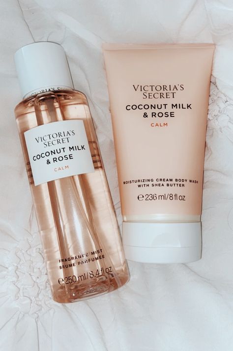 Profumo Victoria Secret, Victoria Secret Body Spray, Victoria Secret Fragrances, Perfume Body Spray, Body Hygiene, Bath And Body Works Perfume, Shower Skin Care, Body Smells, Smell Goods