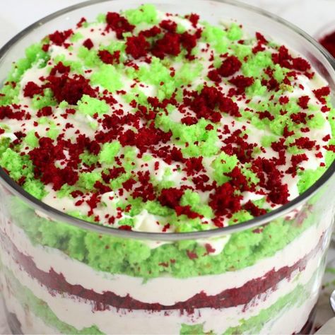 Christmas Trifle Dessert - Bitz & Giggles Trifle Desserts Christmas, Holiday Trifle, Christmas Trifle Recipes, Wacky Cake Recipe, Layer Dessert, Divinity Candy, Trifle Cake, Homemade Cake Mixes, Perfect Christmas Dessert