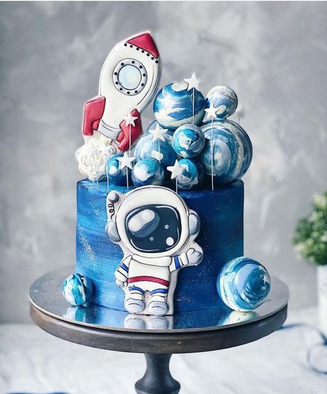 Astronaut Cake Birthday, Astronaut Theme Cake, Space Birthday Party Food, Space Theme Cake, Solar System Cake, Astronaut Cake, Rocket Cake, Conan Detective, Cake Designs For Kids