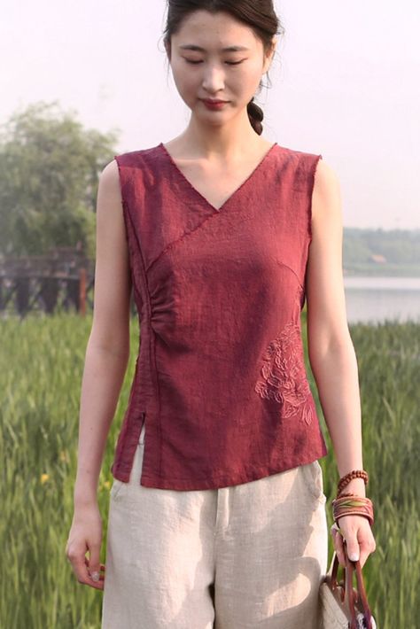 Love every single thing about this top Linen Women Tops, Cotton Top Ideas For Women, Sleeveless Top Design, Cotton Summer Dresses For Women Casual, Cotton Tops Designs Casual, Sleeveless Linen Tops For Summer, Elegant Sleeveless Linen Top, Khadi Cotton Short Tops, Sleeveless Tops For Women