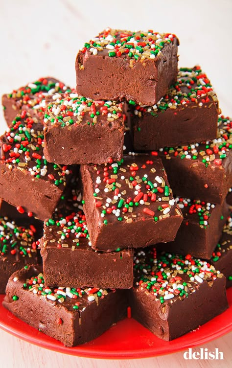 This fudge is everything you love about Christmas in one dessert. Get the recipe at Delish.com. #recipe #easy #easyrecipes #delish #fudge #christmas #holiday #holidayrecipes #christmasrecipes #dessert #dessertrecipes #chocolate Fudge Desserts, Christmas Candy Homemade, Best Christmas Desserts, Christmas Fudge, Christmas Desserts Easy, Easy Christmas Treats, Dessert Aux Fruits, Christmas Candy Recipes, Candy Fudge