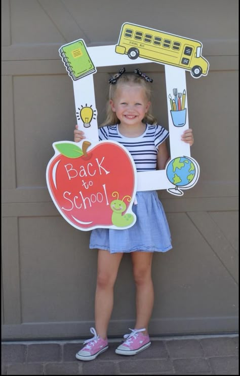 Back To School Frame Ideas, School Photo Booth Ideas, School Photo Frames, School Wall Decoration, Body Parts Preschool, School Board Decoration, Welcome To School, School Frame, First Day Of School Activities