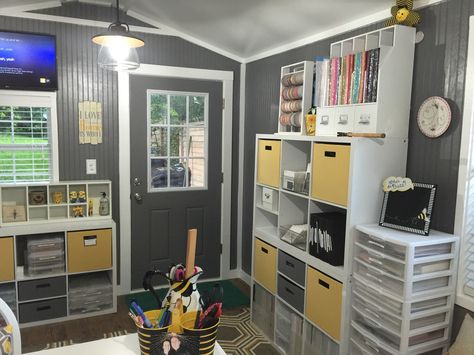 She Shed Craft Room Ideas, She Shed Craft Room, She Shed Decorating Ideas, Sewing Shed, Shed Decor, Shed Interior, Craft Shed, Sewing Room Design, Dream Craft Room