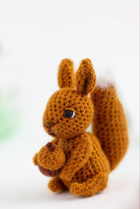 Crochet Squirrel, Brown Squirrel, Hand Knit Toys, Knitting Patterns Free Scarf, Beginner Crochet Tutorial, Crochet Rabbit, Toys Crochet, Crochet Animal, Macrame Patterns Tutorials