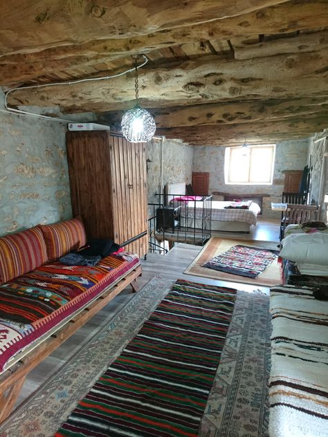 Kurdish House, Kashmiri House, Tiny House Camper, Staircase Railing Design, Little Cabin, Countryside House, Traditional Rustic, Redecorate Bedroom, Railing Design