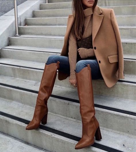 Tan Outfits, Brown Boots Outfit, Pijamas Women, High Boots Outfit, Brown Knee High Boots, Camel Coat, Mode Inspiration, Designer Heels, Winter Fashion Outfits