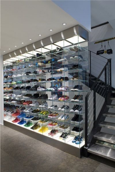 Colette Store, Sneaker Room, Shoe Store Design, Sneaker Displays, Sneakerhead Room, Sneaker Closet, Hypebeast Room, Sneaker Storage, Desain Pantry