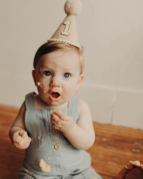 Smash Cakes For Boys 1st Birthday, First Birthday Boy Pictures, Jameson Cake, Baby Boy 1st Birthday Photoshoot, 1st Birthday Cake Smash Photoshoot, Overalls Party, Birthday Cake Smash Photoshoot, Birthday Moodboard, Cake Smash Boy