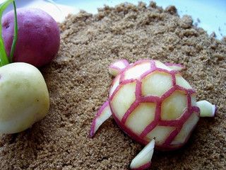 Potato Turtle by vegspinz, via Flickr Potato Carving, Baby Shower Fruit, Veggie Art, Just Spices, Food Sculpture, Fruit And Vegetable Carving, Vegetable Carving, Creative Food Art, Food Carving