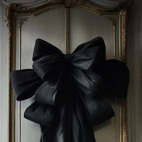 Christiane Lemieux on Instagram: "BLACK TIE : Taking this year’s bow into the New Year with some transitional holiday decor that is secretly covering a non-working fireplace. #lesdetailsfontladifférence #interiors #design #decor #interiordesign #midcentury #luxuryhome #luxury #vintage #worldofinteriors #parisianstyle #paris #perriand #lemieuxetcie @lemieuxetcie #art #architecture #art #artist #love #drawing #photography #artwork #instagood #photooftheday #instagram #painting" Black Tie Christmas, French Country Christmas, Black Velvet Bow, Drawing Photography, Instagram Painting, Photography Artwork, Photoshoot Idea, Wreaths And Garlands, Love Drawing