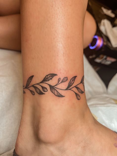 Vine Tattoo Around Ankle, Wrapped Ankle Tattoos, Leaf Ankle Tattoo, Vine Ankle Tattoo, Ankle Vine Tattoo, Ankle Wrap Tattoo, Sis Tattoo, Oak Leaf Tattoos, Ivy Tattoo